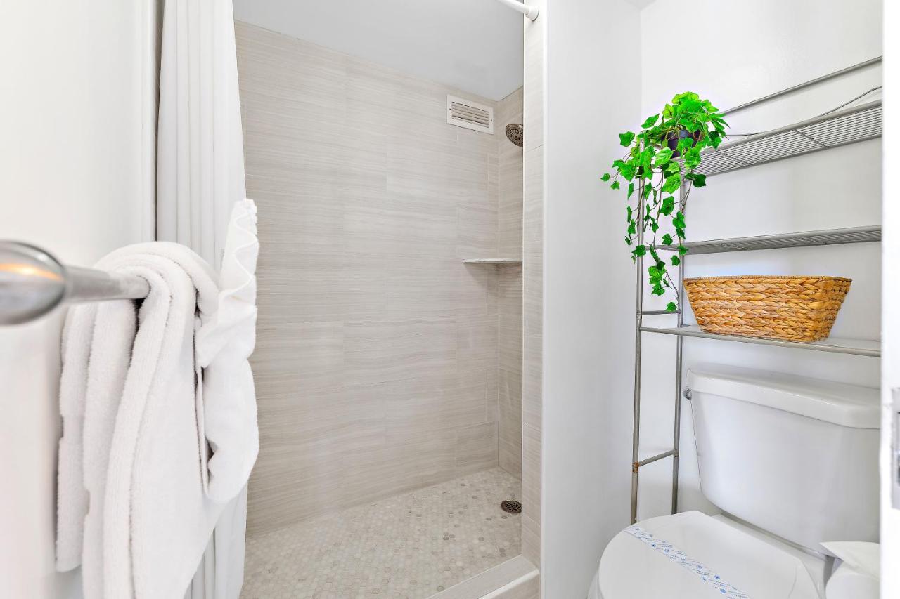 Beautiful Studio In The Heart Of Vibrant Waikiki Хонолулу Екстериор снимка